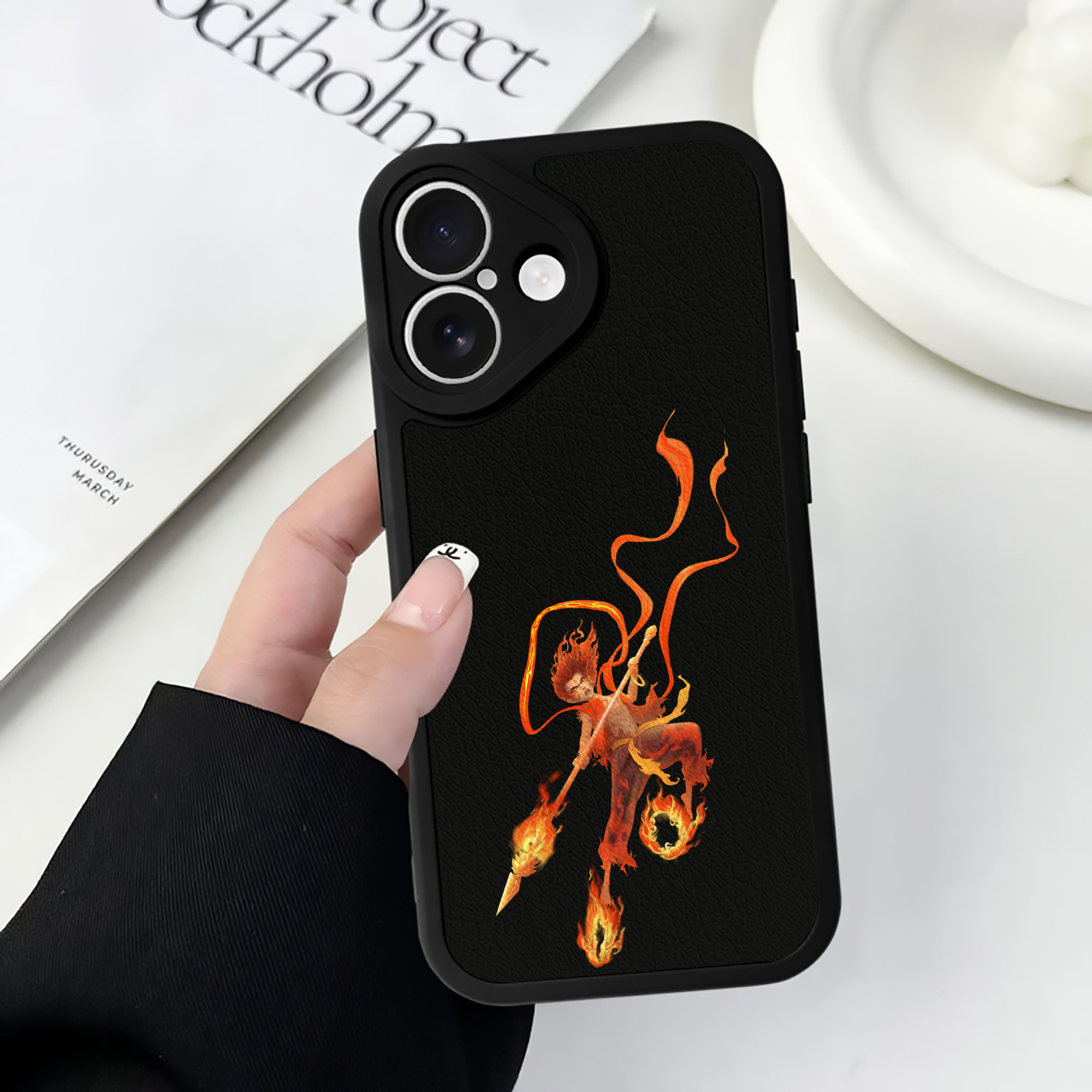 （画像用） Ne Zha 2 ナタ 魔童の大暴れ 【iPhone 16シリーズ対応】シリコンスマホケース（レザー調） 材質：シリコン